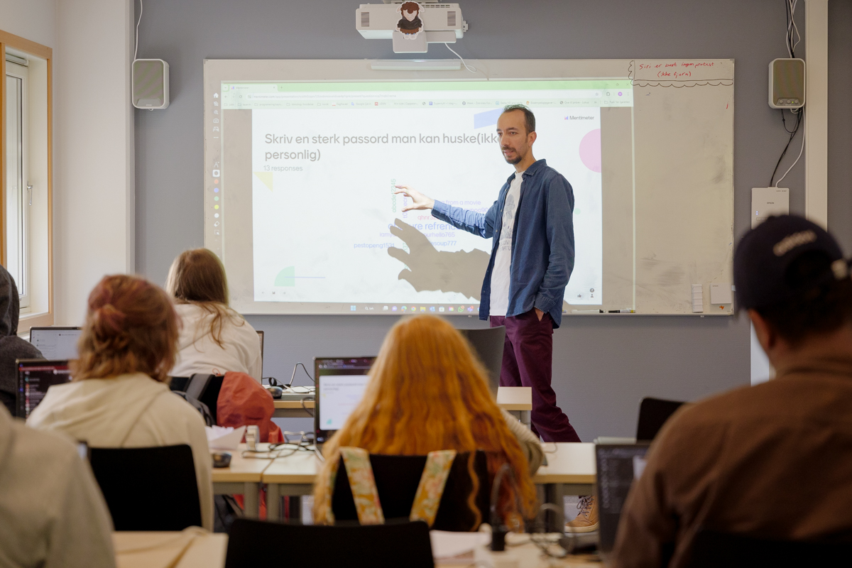 Bli bedre kjent med skolen vår på Åpen dag